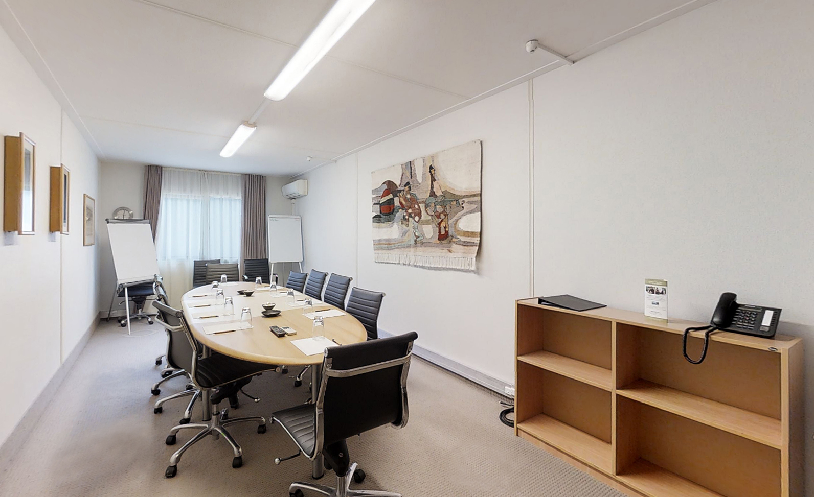 Cartel de «Kowhai Boardroom Hero»